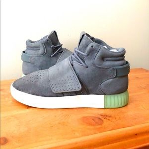 ADIDAS TUBULAR INVADER GLOW IN THE DARK HIGH TOPS